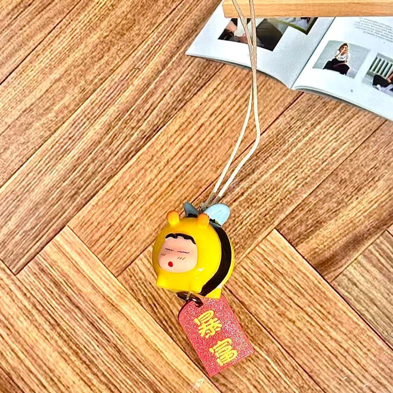 クレヨンしんちゃん ハチのコスプレフィギュア 車用吊り下げペ - Tech Car Accessories のレビューと価格