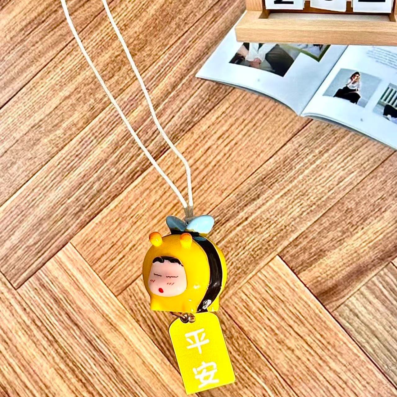 クレヨンしんちゃん ハチのコスプレフィギュア 車用吊り下げペ - Tech Car Accessories のレビューと価格
